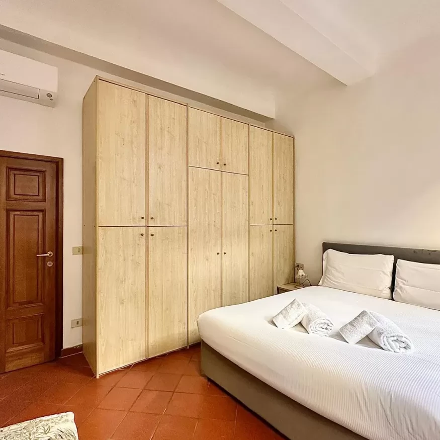 San Lorenzo Florence apartment bedroom