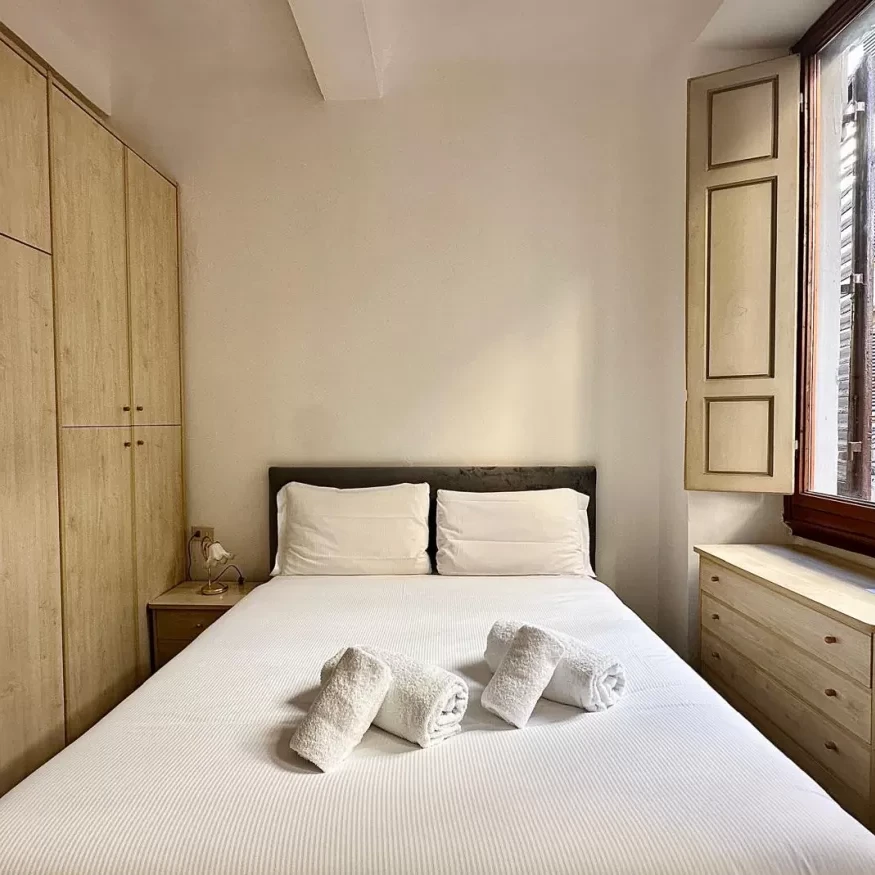 San Lorenzo Florence apartment bedroom