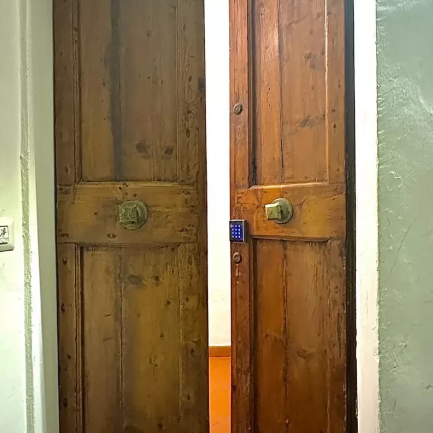 San Lorenzo Florence apartment door