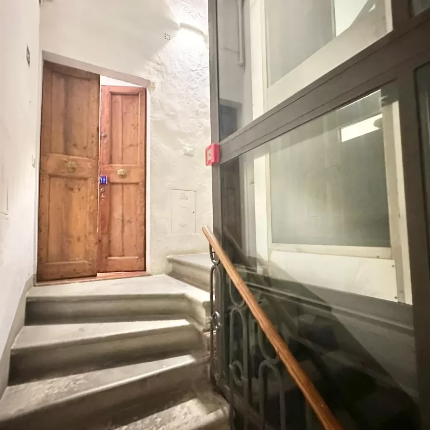 San Lorenzo Florence apartment entrance