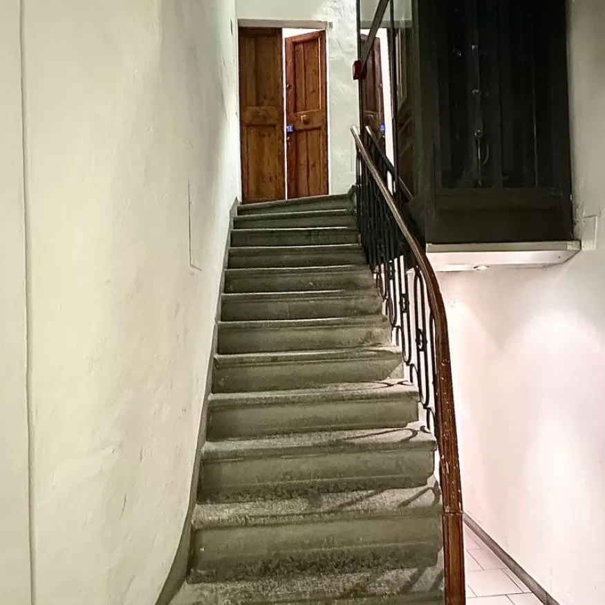 San Lorenzo Florence apartment entrance stairs